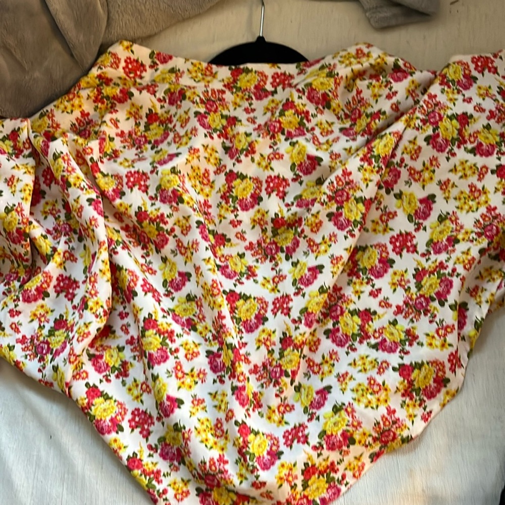 Cute slinky flowing skirt